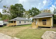911 Washington Street E, Wilson, NC 27893 — 1-bedroom home, Wilson, NC, photo 2 of 20: IMG_7756