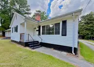 1105 W Washington Avenue, Kinston, NC 28501 — 3-bedroom home, Kinston, NC, photo 3 of 44: IMG_0640