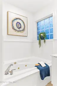8212 Beddoes Drive, Wilmington, NC 28411 — 4-bedroom home in Blue Point, Wilmington, NC, photo 17 of 42: 019_8212_beddoes_drive-19_641