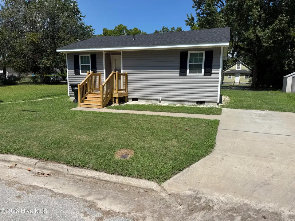 618 Bunnell Avenue, Elizabeth City, NC 27909 — 2-bedroom home, Elizabeth City, NC, photo 1 of 9: Front View
