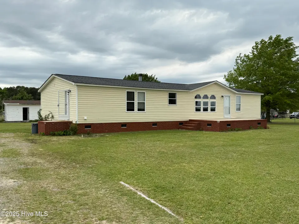 1071 Red Hill Road, Mount Olive, NC 28365 — 3-bedroom manufactured home, Mount Olive, NC, photo 1 of 20: IMG_1250