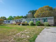 108 Manchester Lane, Holly Ridge, NC 28445 — 3-bedroom manufactured home in Manchester Estates, Holly Ridge, NC, photo 4 of 26