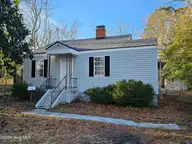 516 National Court Drive, New Bern, NC 28560 — 2-bedroom home, New Bern, NC, photo 2 of 27