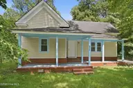 211 E Williamson Street, Mount Olive, NC 28365 — 3-bedroom home, Mount Olive, NC, photo 2 of 39: 36-web-or-mls-DSC06904