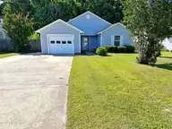 410 S Holly Lane, Swansboro, NC 28584 — 3-bedroom home in Swansboro Heights, Swansboro, NC, photo 2 of 25