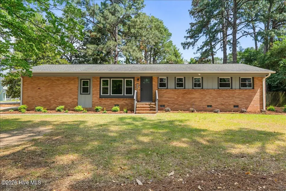 865 N Page Street, Southern Pines, NC 28387 — 3-bedroom home in Downtown, Southern Pines, NC, photo 1 of 36: 01-DSC01743