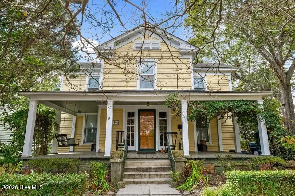 609 E Main Street, Washington, NC 27889 — 4-bedroom home in Historic District, Washington, NC, photo 1 of 2: 609 Main St. main
