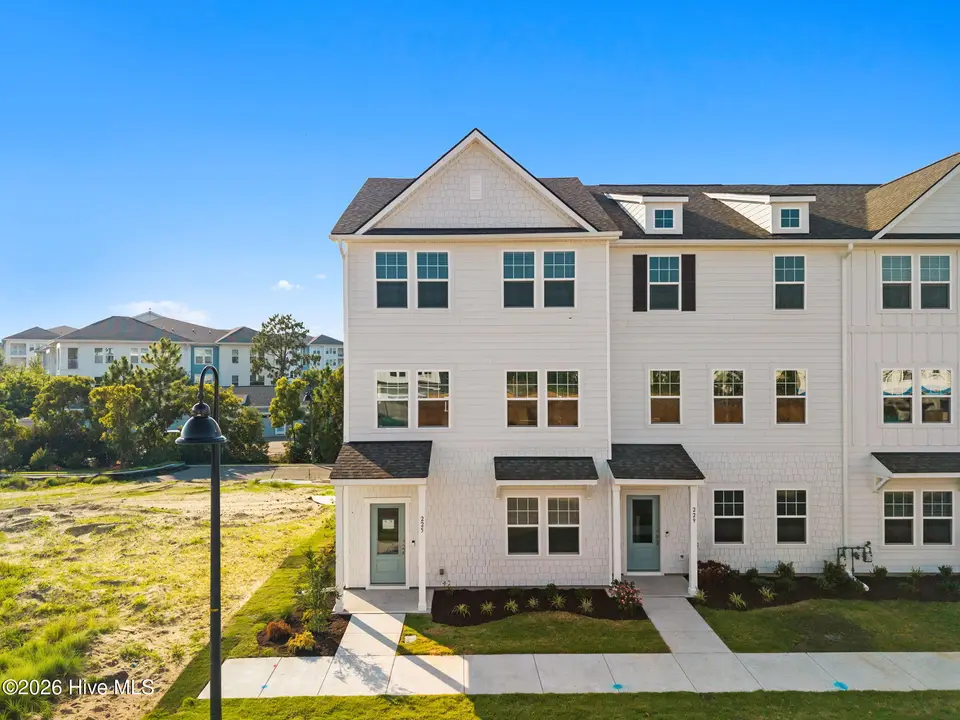 225 Pelican Flight Loop, Wilmington, NC 28412 — 4-bedroom townhome in Riverlights, Wilmington, NC, photo 1 of 55