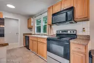 819 Barn Street, Jacksonville, NC 28540 — 3-bedroom home in Northwoods, Jacksonville, NC, photo 14 of 47