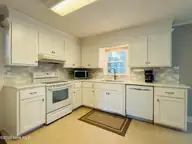 1814a Tryon Road, New Bern, NC 28560 — 3-bedroom home, New Bern, NC, photo 9 of 38: IMG_1228