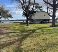 197 S River Drive, Beaufort, NC 28516 — 2-bedroom waterfront home in Sportsman Village, Beaufort, NC, photo 6 of 58: 01ACDED1-9BA3-4D8E-96DB-AF00A506DEB3