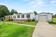 1005 Bowsprit Court, Jacksonville, NC 28546 — 4-bedroom manufactured home in Maynard Manor, Jacksonville, NC, photo 4 of 40