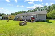129 Foster Creek Court, Swansboro, NC 28584 — 3-bedroom home in Foster Creek, Swansboro, NC, photo 22 of 24