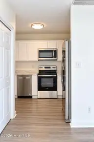 95 Century Court, Swansboro, NC 28584 — 2-bedroom townhome in Pirates Cove Townhouses, Swansboro, NC, photo 5 of 15: kitchen