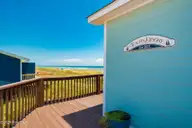 405 Ocean Drive, Emerald Isle, NC 28594 — 2-bedroom waterfront home, Emerald Isle, NC, photo 23 of 33: 30-web-or-mls-cchadwick-visuals-405-ocea