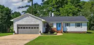 6103 Falcon Drive, New Bern, NC 28560 — 3-bedroom home in Fairfield Harbour, New Bern, NC, photo 1 of 34: IMG_21022