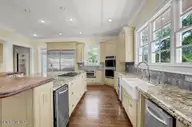 8660 River Road, Wilmington, NC 28412 — 5-bedroom waterfront home, Wilmington, NC, photo 22 of 65: Kitchen