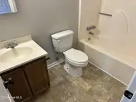 708 Pinewood Drive, Jacksonville, NC 28546 — 2-bedroom townhome in Pinewood Downs, Jacksonville, NC, photo 17 of 21: Fullbath