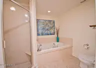 1550 Salter Path Road 409, Indian Beach, NC 28512 — 3-bedroom waterfront condo in The Nautical Club, Indian Beach, NC, photo 18 of 46: Soaking tub