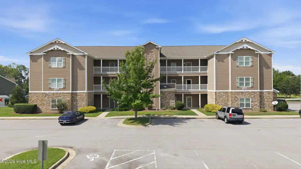 4428 Bluebill Drive 3, Greenville, NC 27858 — 2-bedroom condo in Grey Fox Run, Greenville, NC, photo 1 of 45