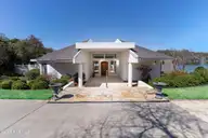 655 Diamondhead Drive S, Pinehurst, NC 28374 — 3-bedroom waterfront home in Unit 13, Pinehurst, NC, photo 18 of 57: 655 S Diamond Head-32
