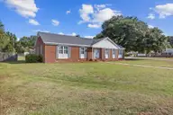 2801 Graham Drive, Kinston, NC 28504 — 3-bedroom home in Westhaven, Kinston, NC, photo 4 of 38: 04-2801 Graham Dr-4