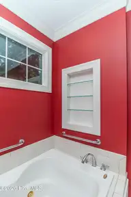 622 Lake Shore Drive, Goldsboro, NC 27534 — 4-bedroom waterfront home in Walnut Creek, Goldsboro, NC, photo 19 of 72: IMG_1312