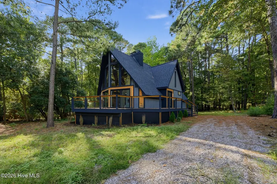 106 Pleasant View Lane, Seven Lakes, NC 27376 — 3-bedroom home in Seven Lakes North, Seven Lakes, NC, photo 1 of 33: 15_106_Pleasant_View_Ln-Exterior-8498