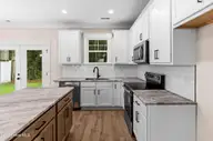 431 Peregrine Ridge Drive, New Bern, NC 28560 — 4-bedroom home in Falcon Bridge, New Bern, NC, photo 4 of 39: 16-DSC09721