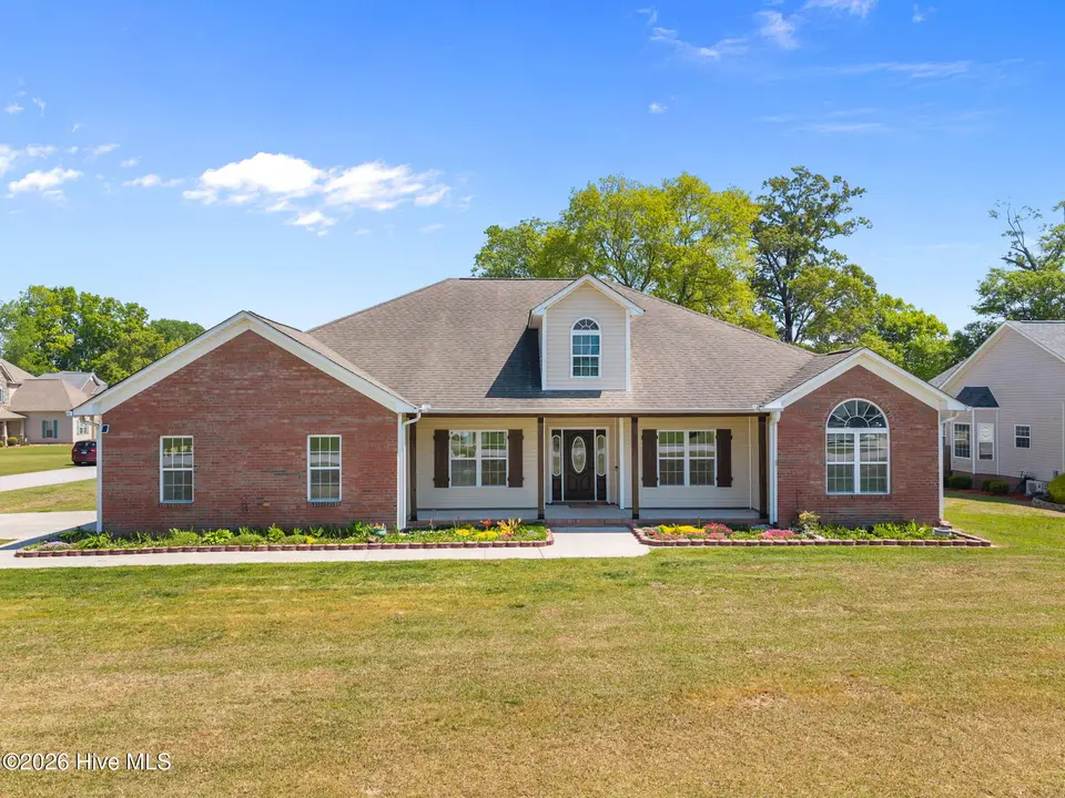 200 E Howard Drive, Jacksonville, NC 28540 — 4-bedroom home in River Bluff, Jacksonville, NC, photo 1 of 55: Photo 1 - Main Entry
