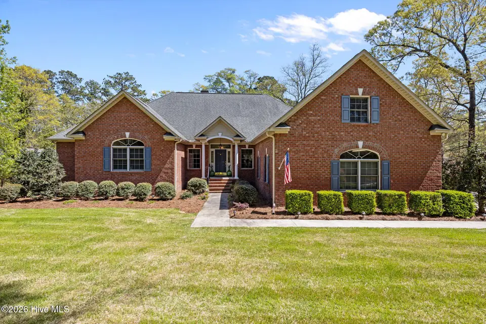 1996 Hoods Creek Drive, New Bern, NC 28562 — 3-bedroom waterfront home, New Bern, NC, photo 1 of 70: 1996 Hoods Creek Drive, New Bern