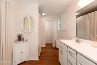 514 Jefferson Avenue, New Bern, NC 28560 — 3-bedroom home in Colonial Heights, New Bern, NC, photo 17 of 36: Primary Bath