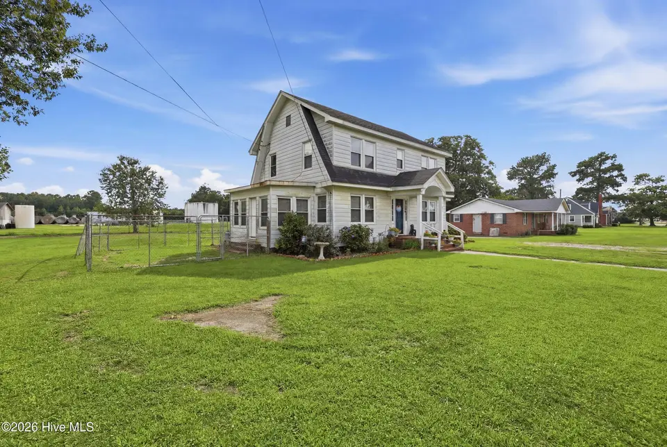 1009 Us Hwy 158 W, Elizabeth City, NC 27909 — 5-bedroom home, Elizabeth City, NC, photo 1 of 42: 4_003__39a6169_reedit_9230c7a6