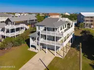 106 Bogue Court, Emerald Isle, NC 28594 — 3-bedroom waterfront home in The Point, Emerald Isle, NC, photo 5 of 52: 106 Bogue Ct EI