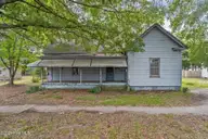 807 W Saint James Street, Tarboro, NC 27886 — 3-bedroom home, Tarboro, NC, photo 2 of 28: 1-web-or-mls-DSC09961
