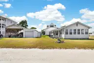100 Crews Lane, Hubert, NC 28539 — 3-bedroom waterfront manufactured home in Brown Div, Hubert, NC, photo 10 of 45