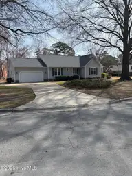 603 Winged Foot Court, New Bern, NC 28562 — 3-bedroom home in Greenbrier, New Bern, NC, photo 1 of 17: IMG_3760