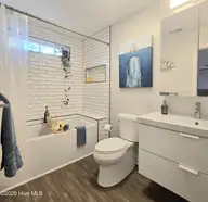 117 Halls Creek Drive, Swansboro, NC 28584 — 4-bedroom waterfront home in Halls Creek At The Hammocks, Swansboro, NC, photo 23 of 38: master bath 2