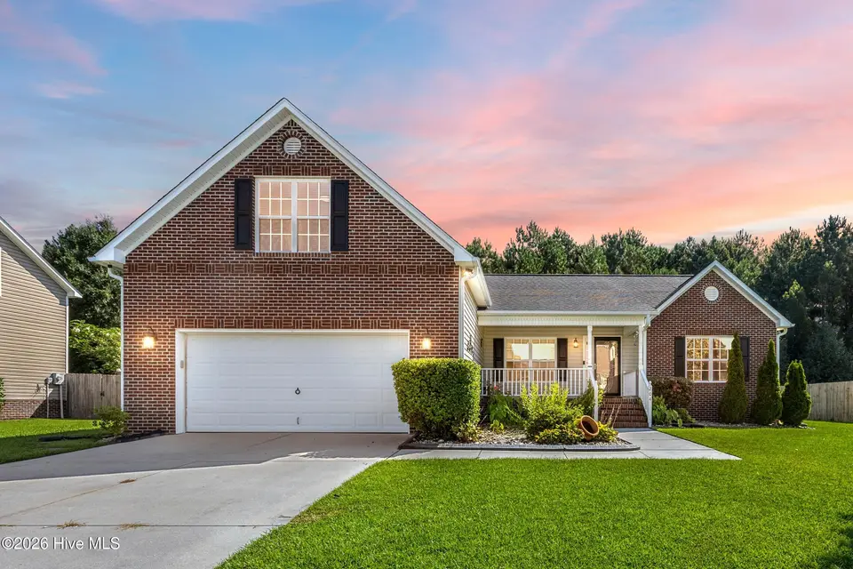 204 Westmont Road, Jacksonville, NC 28540 — 4-bedroom home in Williamsburg Plantation, Jacksonville, NC, photo 1 of 37