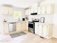 310 Michelle Lane, Rocky Point, NC 28457 — 3-bedroom manufactured home in Summit Ridge, Rocky Point, NC, photo 7 of 21