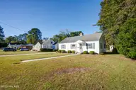 1612 Queen Anne Lane, New Bern, NC 28560 — 3-bedroom home in Degraffenried Park, New Bern, NC, photo 3 of 34: 02-1612_Queen_Anne-35