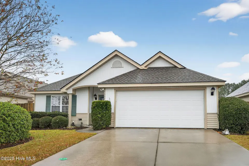 5332 Sun Coast Drive, Wilmington, NC 28411 — 3-bedroom home in Sun Coast, Wilmington, NC, photo 1 of 37: 5332SunCoastDrive-26