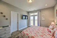 124 Salt Marsh Way, Atlantic Beach, NC 28512 — 4-bedroom waterfront home in Salt Marsh Villas, Atlantic Beach, NC, photo 10 of 32: Pink12