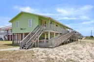 225 Sea Shore Drive, North Topsail Beach, NC 28460 — 4-bedroom waterfront home in Old Settlers Beach, North Topsail Beach, NC, photo 7 of 63: IMG_8113