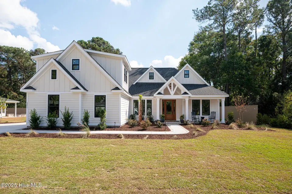 385 Crow Creek Drive NW, Calabash, NC 28467 — 4-bedroom home in Crow Creek, Calabash, NC, photo 1 of 41: CDWK_2211_EXT_11