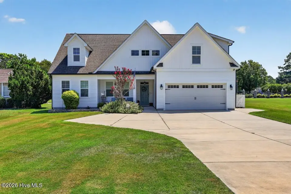 1200 Caracara Drive, New Bern, NC 28560 — 3-bedroom home in Fairfield Harbour, New Bern, NC, photo 1 of 31: Beautiful Home