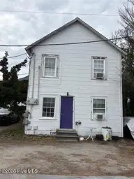 106 N 9th Street, Morehead City, NC 28557 — 6-bedroom home, Morehead City, NC, photo 4 of 32: IMG_5544