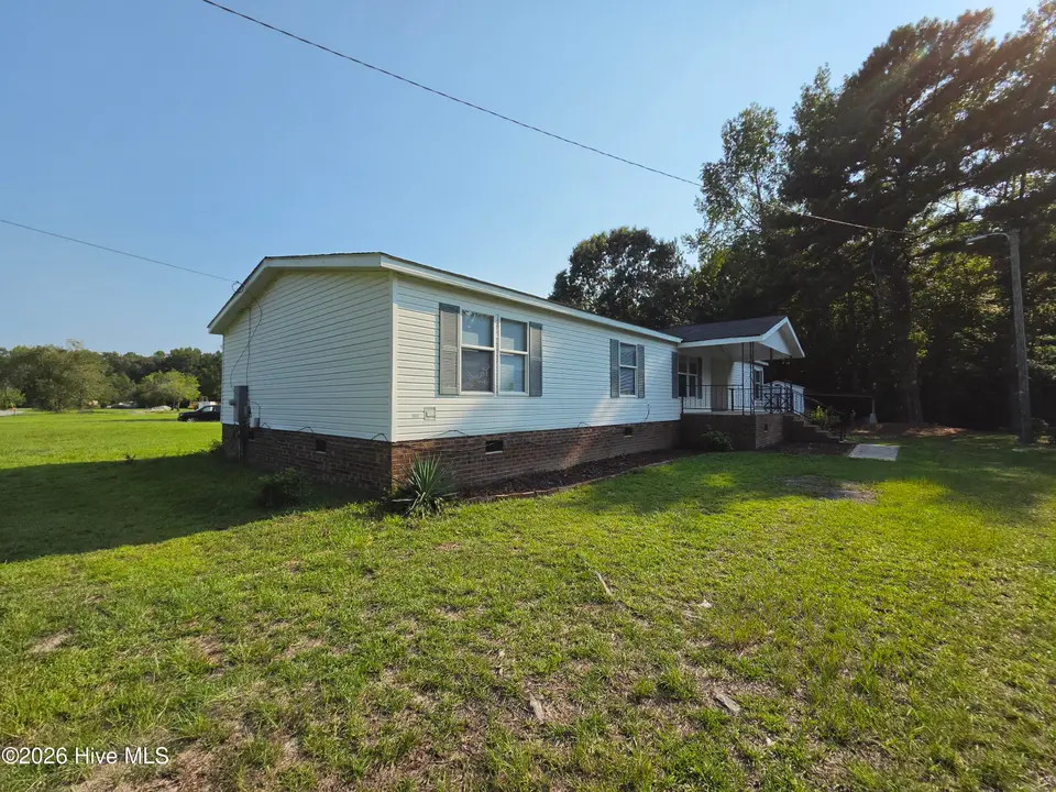 220 Main Street, Grifton, NC 28530 — 4-bedroom manufactured home, Grifton, NC, photo 1 of 24: Front