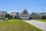 113 Bermuda View, New Bern, NC 28560 — 3-bedroom home in Carolina Pines, New Bern, NC, photo 6 of 42: 113 Bermuda View, New Bern, NC 28560