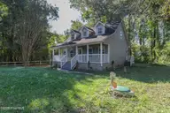 353 Potters Hill Road, Richlands, NC 28574 — 3-bedroom home, Richlands, NC, photo 2 of 32: 4FRONT